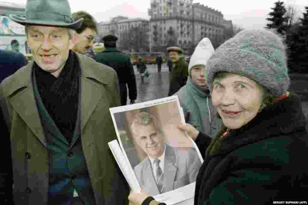 А ось так агітували за Леоніда Кравчука в центрі Києва&nbsp;30 листопада 1991 року&nbsp;&ndash;&nbsp;у переддень референдуму і президентських виборів&nbsp;