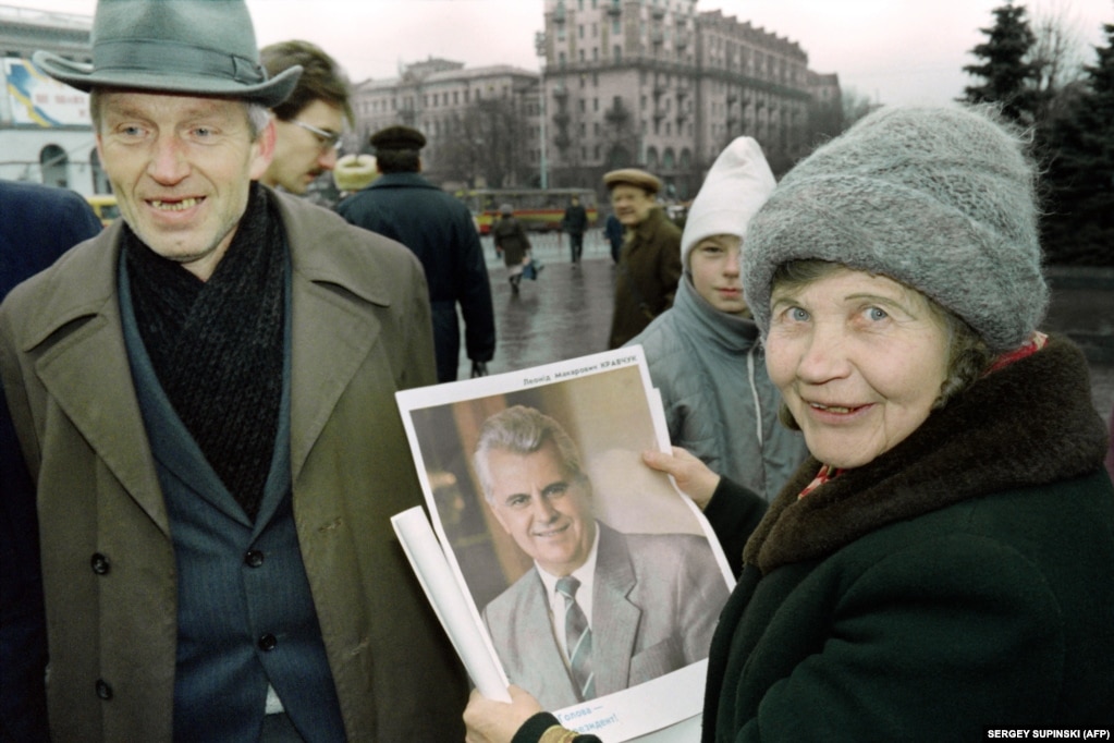 А ось так агітували за Леоніда Кравчука в центрі Києва 30 листопада 1991 року – у переддень референдуму і президентських виборів 