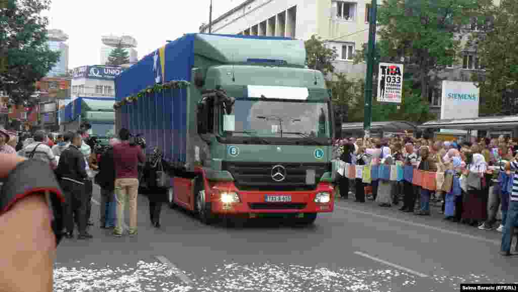 The first of the three trucks makes it way through Sarajevo.