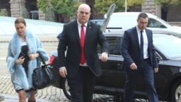 26 ноември 2019 г. Иван Гешев влиза в президенството, за да бъде официално назначен за главен прокурор след повторното си избиране на поста от ВСС