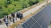 Čelnici energetskih kompanija tokom posjete solarnoj elektrani u Nikšiću