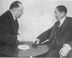 M. Litvinov și N. Titulescu în timpul întâlnirii de la Montreux