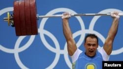 Қазақстандық атлеттердің бірі Илья Ильин Лондон олимпиадасында алтын медаль алды. 4 тамыз 2012 жыл. (Көрнекі сурет)
