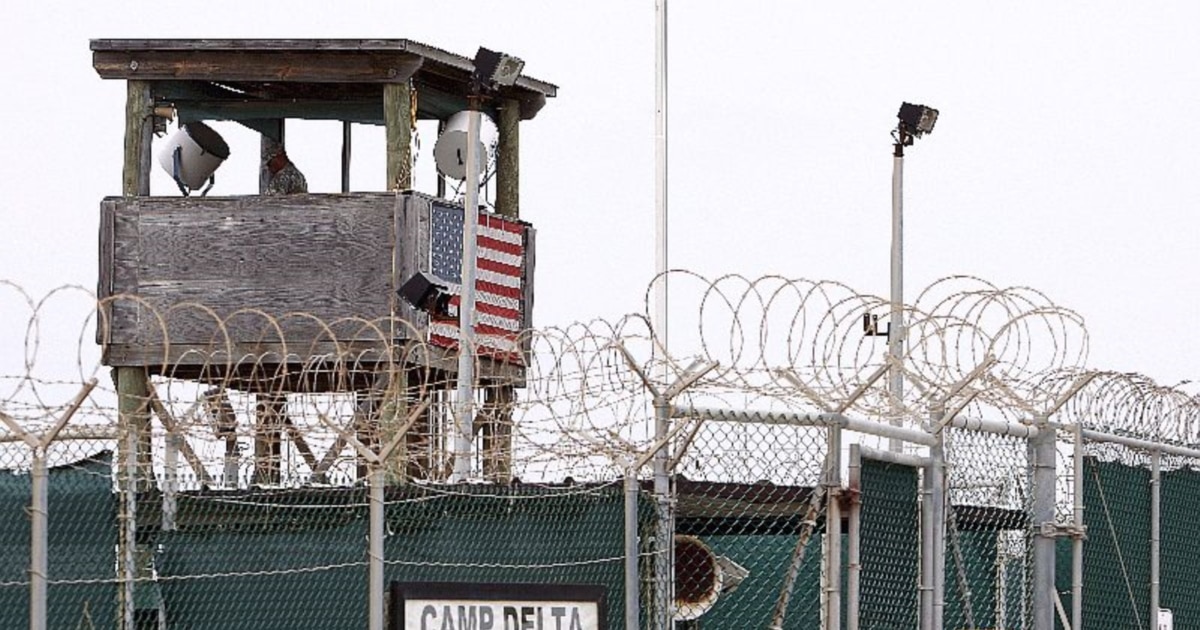 Солардың бірі барлық еркектерді ұрып жіберді. Солардың бірі барлық еркектерді ұрып жіберді.