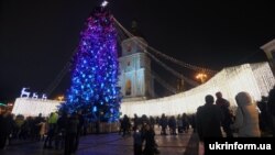 Безсніжна Софійська площа в Києві