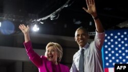 Барак Абама і Гілары Клінтан падчас мітынгу ў Шарлоце