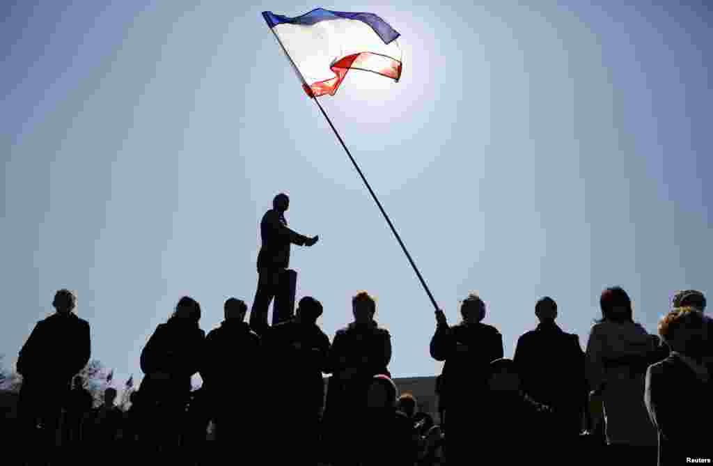 A man holds a Crimean flag during a pro-Russian rally on Lenin Square in Simferopol on March 15. (Reuters/Thomas Peter)