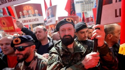 Хиляди протестиращи се събраха в неделя в столицата на Косово