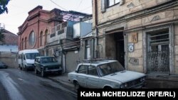 Число граждан, недовольных работой столичной мэрии, растет изо дня в день. И, похоже, теперь городским властям не удастся уходить от ответа, заявляя, что их подвергают критике лишь представители бывшей правящей партии