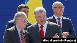 Џон Болтон и Петро Порошенко