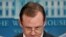Secretarul cu presa Robert Gibbs la briefingul cotidian cu ziariștii de la Casa Albă