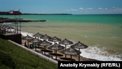 Пляж у селищі Піщане. Крим, Бахчисарайський район, червень 2019 року