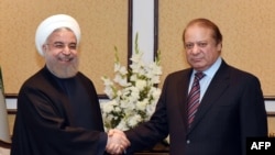 Pakistani Prime Minister Nawaz Sharif (right) met with Iranian President Hassan Rohani (left) at the 10-nation Economic Cooperation Organization summit in Islamabad