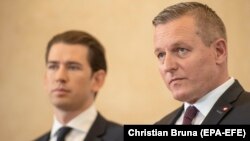 Austrian Chancellor Sebastian Kurz (left) and Defense Minister Mario Kunasek deliver a press statement in Vienna on November 9.