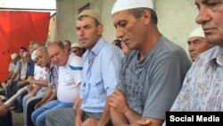 Молебен в доме арестованного в Крыму Али Асанова, архивное фото