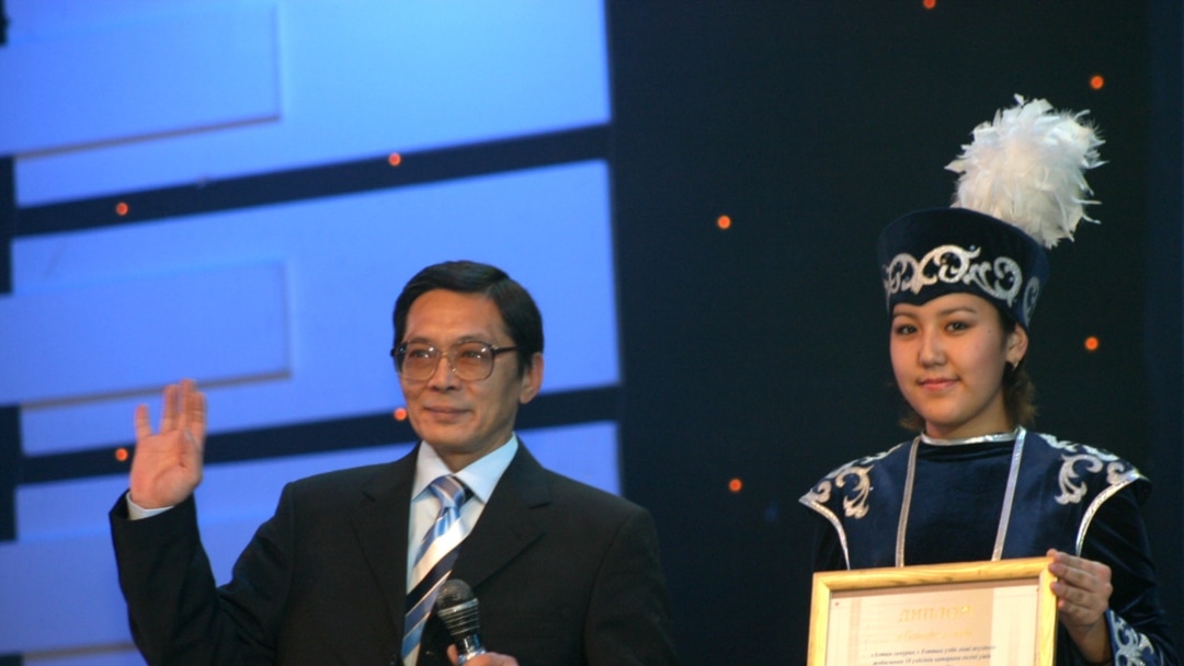 Анам секс және жалау үшін бетіме отырды