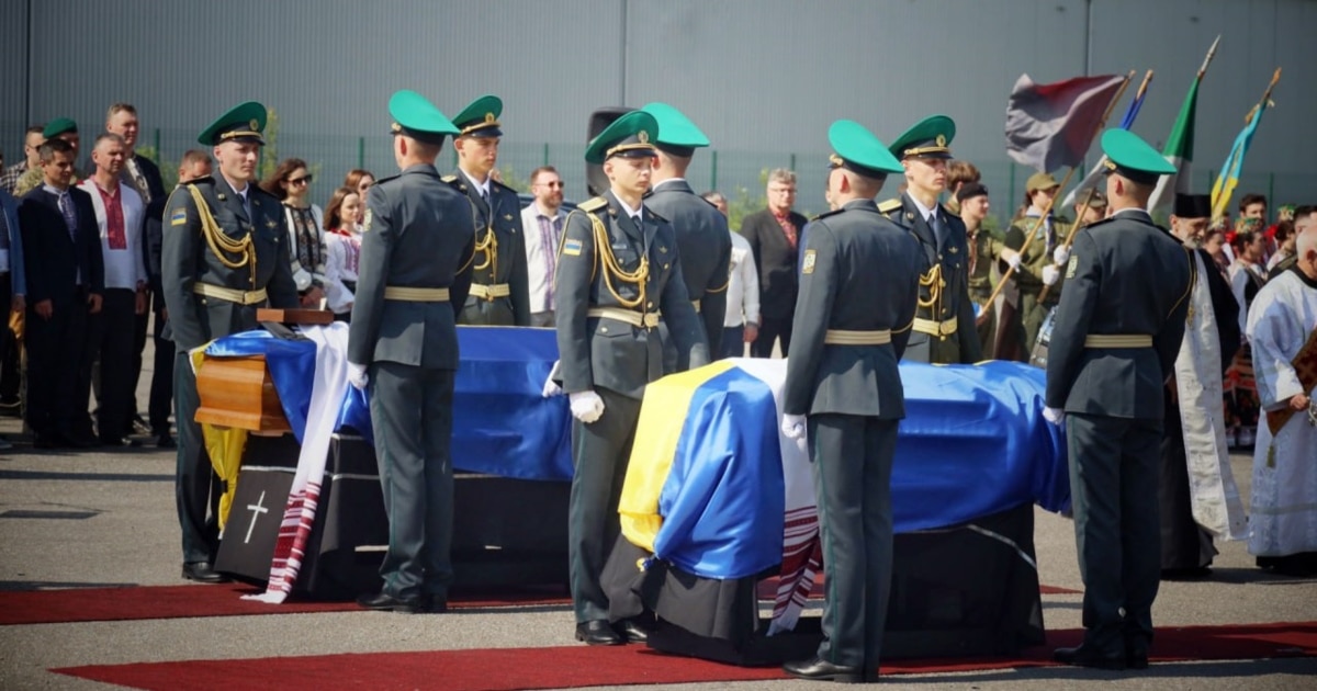Останки очільника ОУН Мельника та його дружини повернули до України