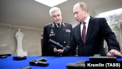 Preşedintele rus Vladimir Putin împreună cu ministrul de interne Vladimir Kolokolţev, 28 februarie 2019