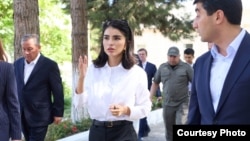 Saida Mirzijojeva tokom posete uzbekistanskom regionu Andijan u junu.