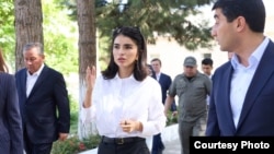 Саида Мирзиеева Анжиян облусун кыдырып жүрөт.