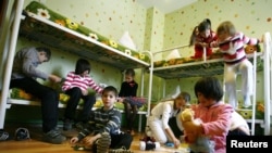 Egy árvaház az oroszországi Rosztov-na-Donu városában. Az ukrán gyermekek beáramlása az orosz árvaházakba további terhet ró az amúgy is túlterhelt szociális ellátórendszerre (archív fotó)