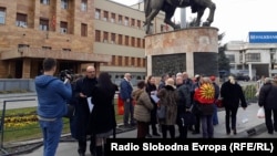 Архива: Протест пред Парламент против донесувањето законот за употреба на јазиците. 