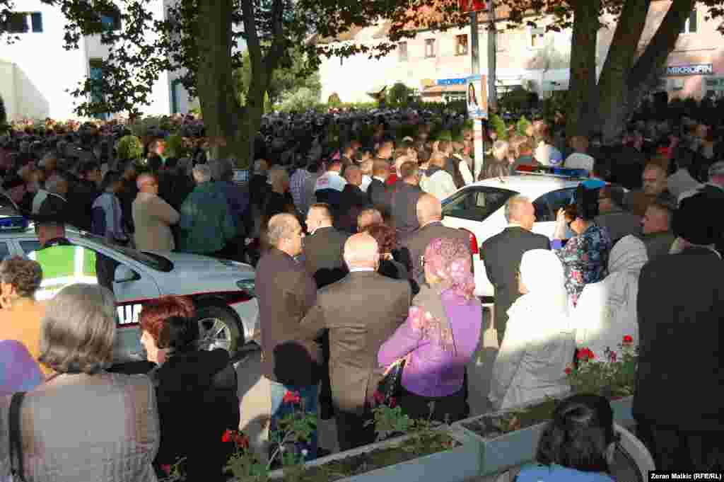 Bosnaski Samac - Burial of former Bosnian Presidency member Sulejaman Tihic, 27Sep2014