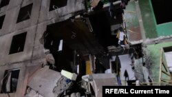 რუსული ბომბის აფეთქების შედეგად დანგრეული სახლი ხარკოვში