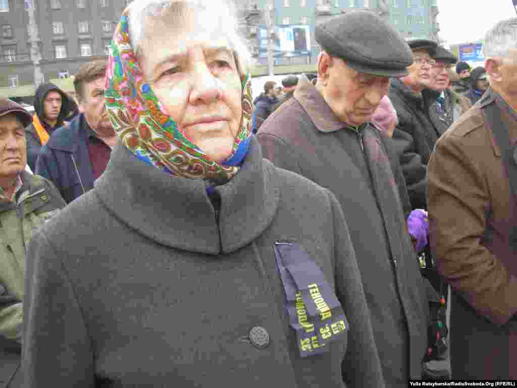 Ukraine -- Ukrainian citizens mourn Holodomor victims, Dnipropetrovsk, 23Nov2013