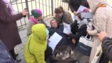 Из Алматы в столицу. Пикетировавшие консульство Китая вышли на протест к посольству
