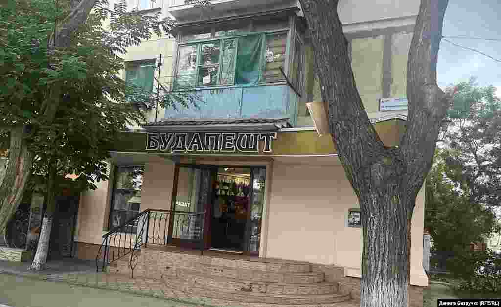 Магазину «Будапешт» на улице Интернациональной закрытие вроде бы не грозит