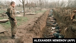 This photo -- showing a Russian soldiers inspecting bodies of civilians in a mass grave in Chechnya in 1995 -- was used by Russia's state-owned Channel One television to highlight recent Ukrainian suffering.