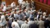 Парламент Украины снова не может прийти к общему знаменателю - вопреки договоренности лидеров фракций
