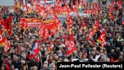 Участники забастовки против пенсионной реформы, Париж, 5 ноября 2019 года