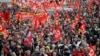 У Франції – транспортний хаос у другий день страйку проти пенсійної реформи