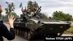 Українські військові на БТРі у селі Мала Комишуваха, що поблизу міста Ізюму на Харківщині, 20 вересня 2022 року