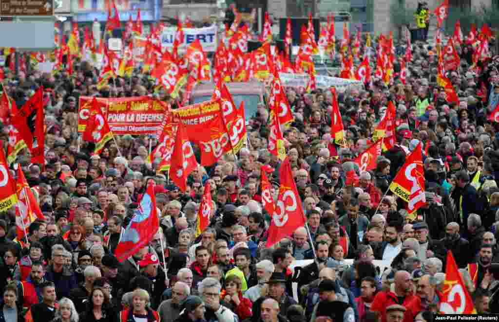 Prema informacijama ministarstva unutrašnjih poslova širom zemlje je najavljeno 245 okupljanja i demonstracija.