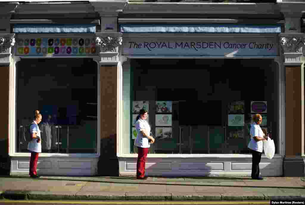 London nurses distance themselves as they line up for donated lunches on March 25.&nbsp;British Prime Minister Boris Johnson has implemented social-distancing measures banning social gatherings and groups of more than two people.