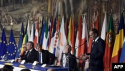 Председатель Европейского совета Дональд Туск (крайний справа) выступает с речью на саммите по случаю 60-летия существования ЕС. Рим, 25 марта 2017 года