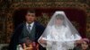 Ислам Каримов поручил выдавать девушек замуж с 19 лет