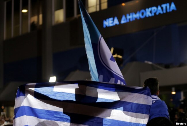 Festa e mbështetësve të “Demokracisë së Re”, pas fitores në zgjedhje. Athinë, 7 korrik, 2019.