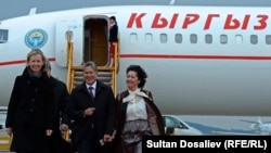 Kyrgyz President Almazbek Atambaev on his arrival in Vienna on August 22, where he made the appeal for "the same military aid [as Russia provides Kyrgyzstan] from Austria and other EU countries"