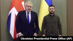 Президент України Володимир Зеленський (праворуч) і премʼєр-міністр Великої Британії Борис Джонсон. Київ, 9 квітня 2022 року