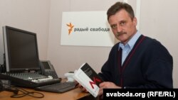 Журналіст Радыё Свабода Алег Грузьдзіловіч напісаў кнігу «Хто ўзарваў менскае мэтро». 2013 год