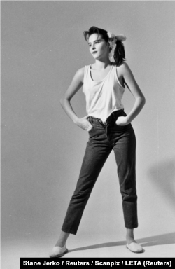 17-літня Меланія Кнавс у 1987 році, коли вона працювала моделлю у Словенії