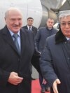 Александр Лукашенко (слева) и президент Казахстана Касым-Жомарт Токаев. 24 октября 2019 года