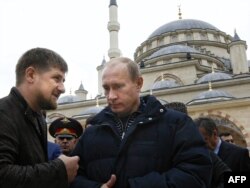Ramzan Kadîrov și Vladimir Putin la Groznîi în Cecenia.