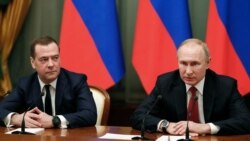 Орусиянын президенти Владимир Путин жана мурдагы премьер-министр Дмитрий Медведев. 15-ноябрь, 2010-жыл. Москва.
