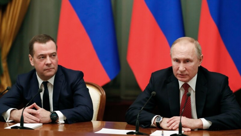 Руската влада поднесе оставка за да отвори пат за уставните измени
