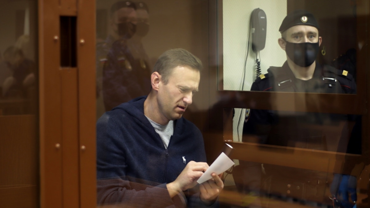 Back In Court, Navalny Tells Russian Judge To 'Stop Disgracing Yourself'